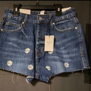 🌼 Brand New Forever 21 Daisy Denim Shorts – Size 27 🌼